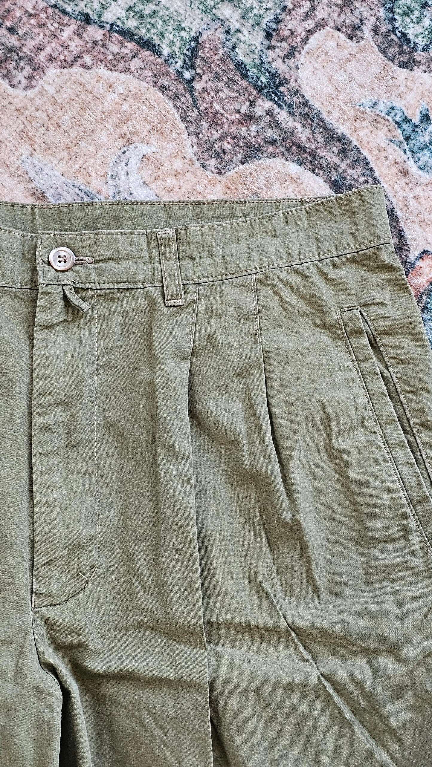 90's Olive Pleated Chinos - 33 x 30