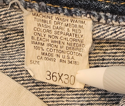 90's LEEs Light Wash 34x31 - *distressed