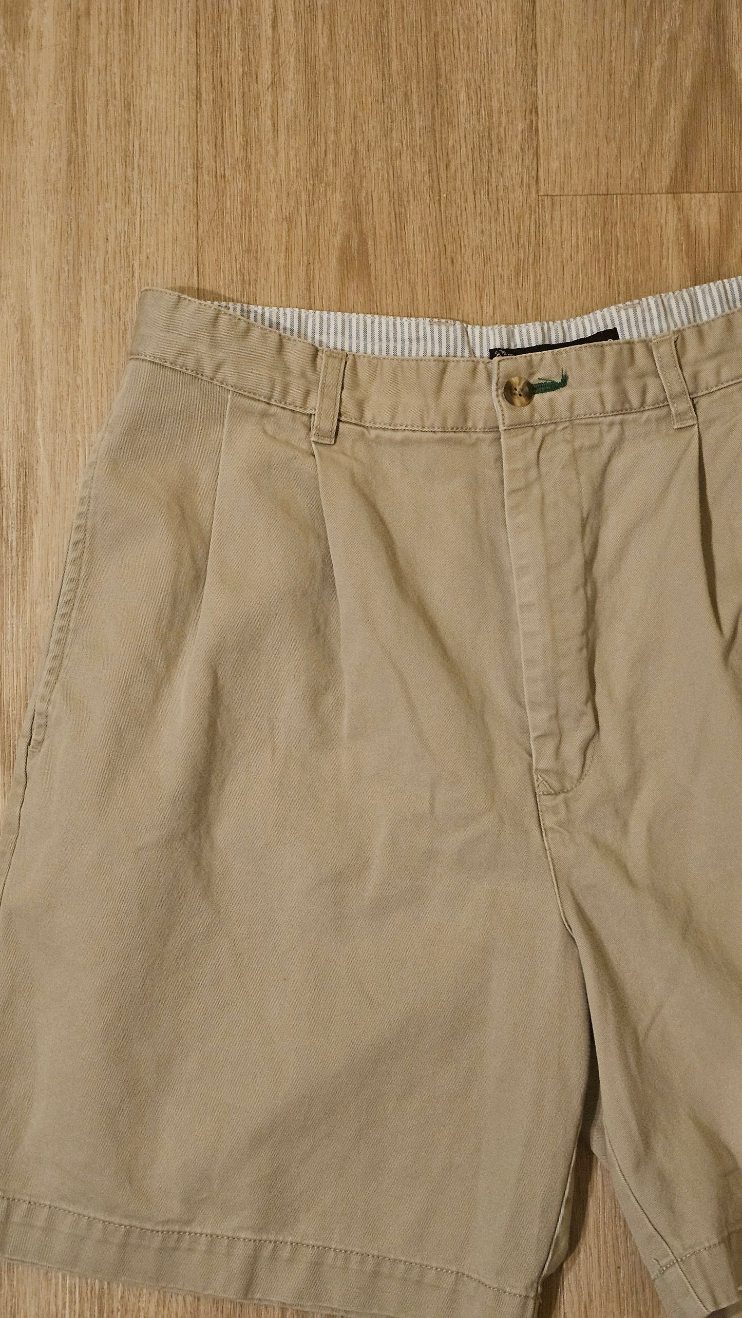 Tommy Hilfiger Pleated Chino Shorts - 32